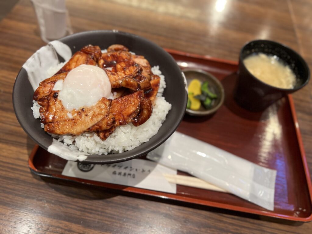 新千歳空港　豚丼名人　豚丼